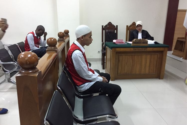Suasana sidang kasus pembunuhan Italia Chandra Kirana Putri di Pengadilan Negeri Tangerang, Senin (23/10/2017) sore. Terdakwa kasus ini, Sudirman, didakwa dengan pasal berlapis oleh jaksa penuntut umum. 