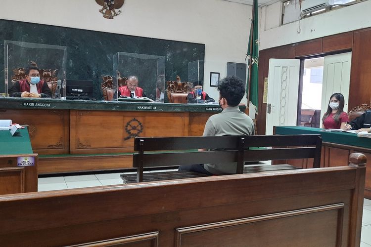 Pengadilan Negeri Jakarta Utara kembali menggelar sidang kasus pencemaran nama baik Nicholas Sean dengan terdakwa Ayu Thalia. Sidang kali ini menghadirkan saksi wartawan media online.