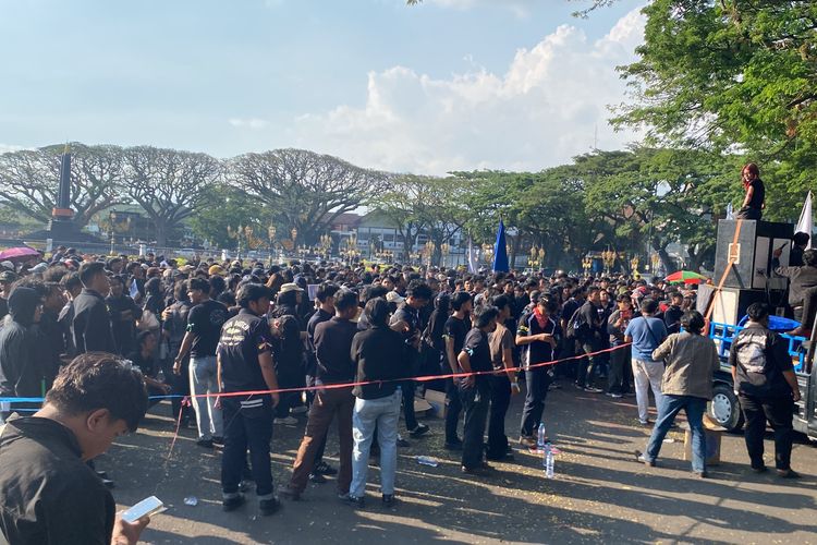 235 Personel Gabungan Amankan Aksi Mahasiswa di Balaikota Malang