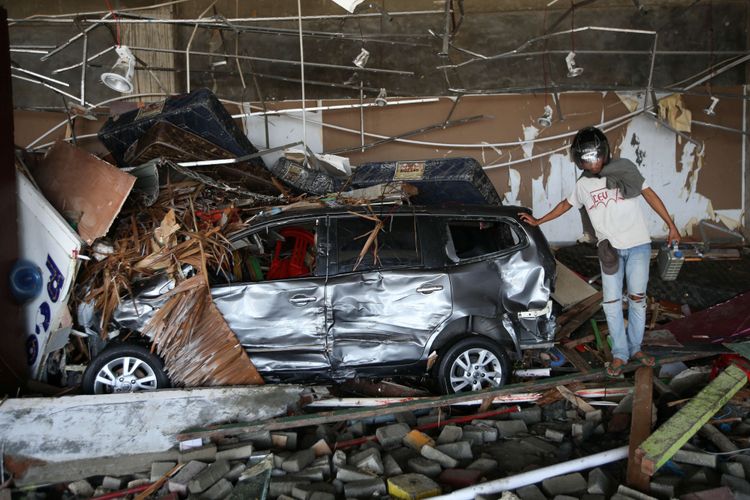 Kerusakan akibat gempa bumi yang melanda, Kota Palu, Sulawesi Tengah, Minggu (30/9/2018). Gempa bermagnitudo 7,4 mengakibatkan ribuan bangunan rusak dan sedikitnya 420 orang meninggal dunia.