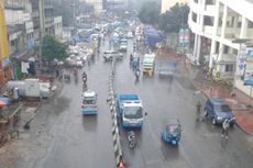 Pemandangan Jalan Kebon Jati Bersih dari PKL