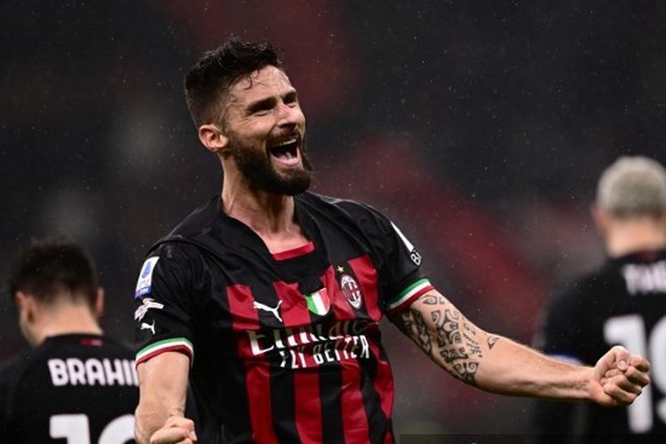 Penyerang AC Milan asal Perancis, Olivier Giroud, melakukan selebrasi usai menjebol gawang Salernitana. Laga AC Milan vs Salernitana pada pekan ke-26 Liga Italia Serie A 2022-2023 tersebut digelar di Stadion San Siro pada Senin (13/3/2023) dini hari WIB. Terkini, Giroud resmi memperpanjang kontraknya di AC Milan hingga musim panas 2024.