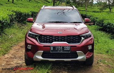 Adu Tongkrongan Nissan Magnite dan Kia Sonet, Mana Lebih SUV?