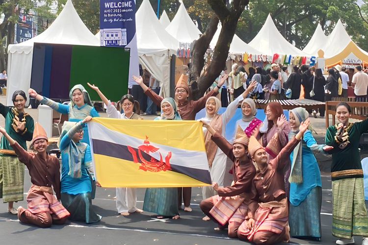 Pertunjukkan drama musikal tim Brunei Darussalam