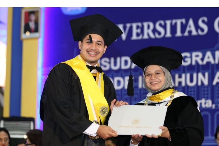 drg. Aulia Ayub, Sp.Ort, lulusan termuda program dokter spesialis dan dapat IPK 4,0 di UGM. 