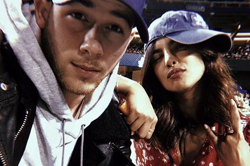 Priyanka Chopra Kenang Momen Manis Kencan Pertama dengan Nick Jonas