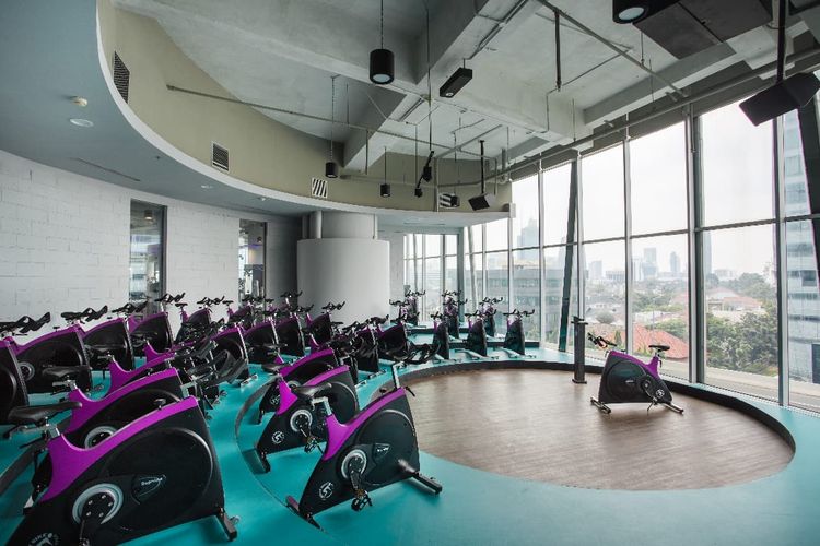 Cycling Studio di Celebrity Fitness Kuningan City Mall, Jakarta Selatan.