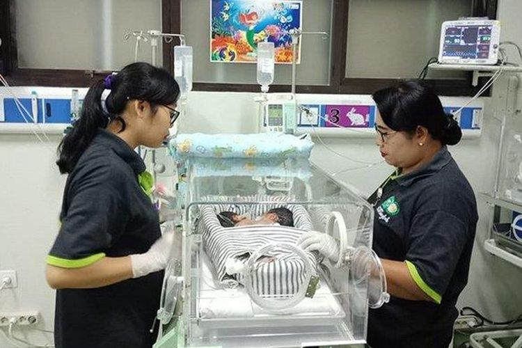 Bayi kembar dempet yang sedang dirawat intensif di Ruang Cempaka 1 RSUP Sanglah, Denpasar, Sabtu (6/7/2019).