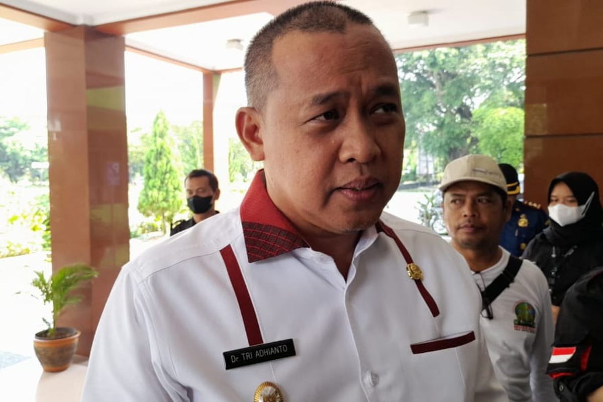 Pelaksana Tugas (Plt) Wali Kota Bekasi Tri Adhianto saat ditemui wartawan di Plaza Pemkot Bekasi, Rabu (26/4/2023).