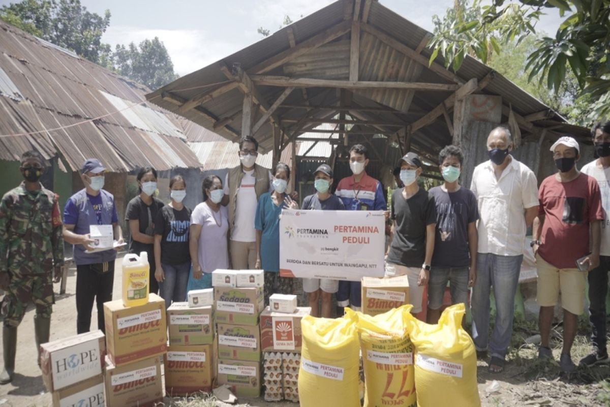  Pertamina Foundation saat menyalurkan Pertamina Peduli di wilayah NTT.