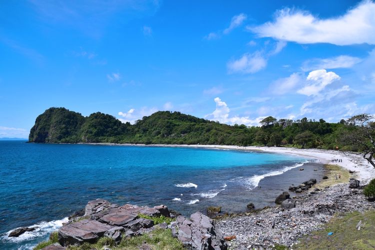 Pantai di Pulau Sangiang, Anyer, Serang, Banten