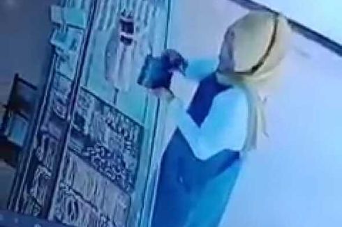 Video Viral Seorang Wanita Mencuri Perhiasan Emas di Toko, Aksinya Terekam CCTV