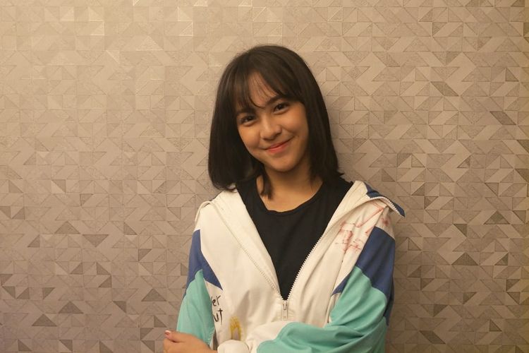 Zara JKT48 saat ditemui dalam acara selamatan film Ratu Ilmu Hitam di Kantor Rapi Film, Cikini, Jakarta Pusat, Senin (25/3/2018).