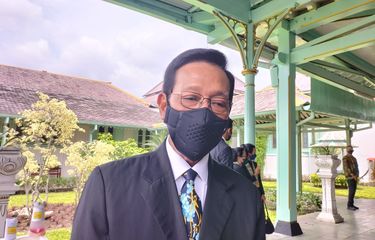Sri Sultan Hamengku Buwono (HB) X saat menghadiri Jumenengan Dalem KGPAA Mangkunegara X, Sabtu (12/3/2022)