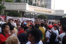 Di KPU, Pendukung Jokowi-JK dan Prabowo-Hatta Disekat