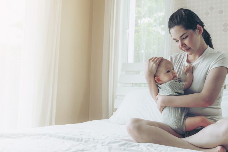 Dokter Jelaskan Posisi Menggendong Anak yang Aman untuk Panggul dan Tulang