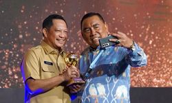 99,8 Persen Penduduk Jembrana Terdaftar JKN, Pemkab Jembrana Raih UHC Awards 2023