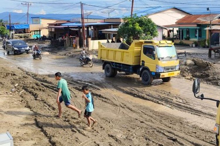 Banjir di Aceh Tenggara: 47 Rumah Rumah Rusak dan Berlumpur hingga Bawa Kayu Gelondongan