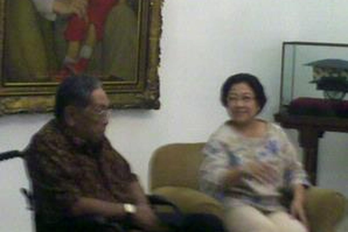 Gus Dur bertemu dengan Megawati Soekarnoputri di rumah Mega, Jl Teuku Umar sebagai komunikasi politik keduanya, Kamis (23/4).
