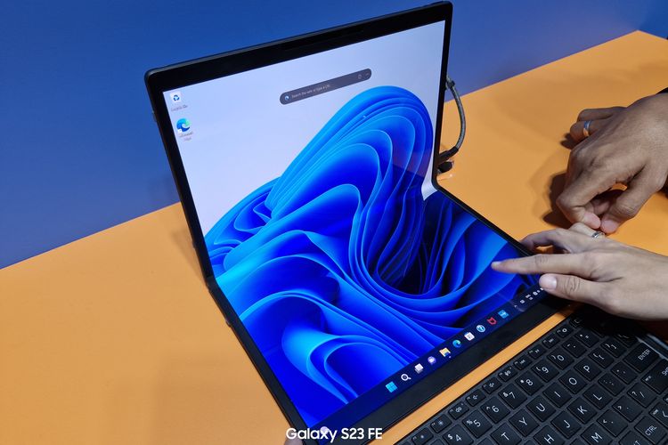 Laptop lipat HP Spectre Fold bakal dijual di Indonesia pada 30 November 2023. Adapun harga HP Spectre Fold di Indonesia adalah Rp 75 juta.