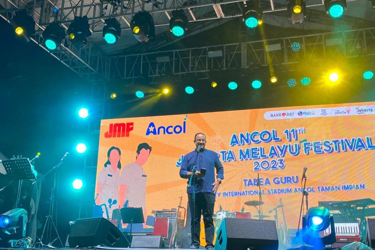 Bakal calon presiden dari Koalisi Perubahan untuk Persatuan (KPP) Anies Baswedan tampil dalam Ancol Jakarta Melayu Festival di Beach City International Stadium, Ancol, Jakarta Utara, Sabtu (26/8/2023). 