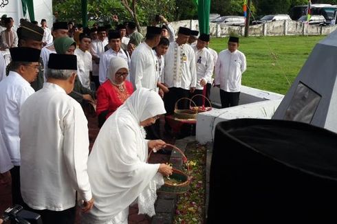 Suasana Syahdu di Makam Korban Tsunami Aceh