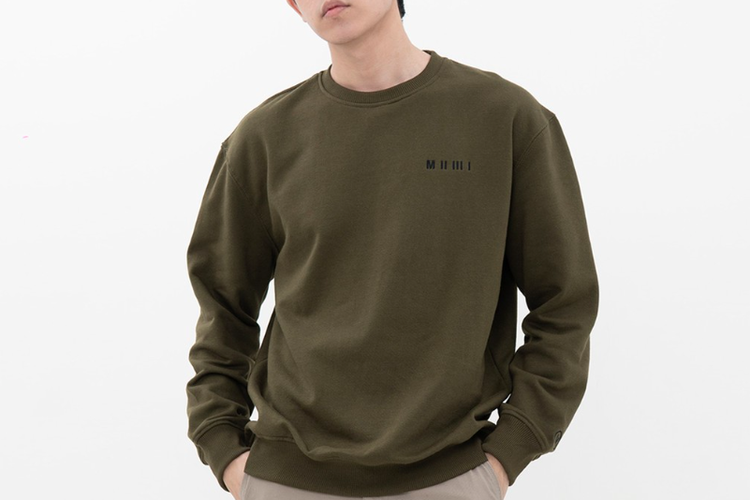 Sweater laki-laki dari merek M231, rekomendasi sweater lokal yang berkualitas. 