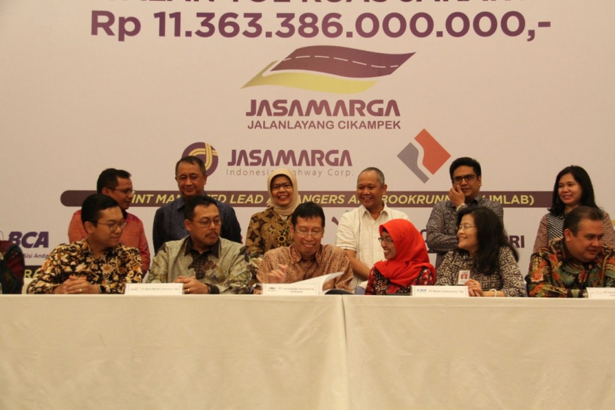 PT Jasa Marga (Persero) Tbk menandatangani perjanjian fasilitas pembiayaan sindikasi dengan 16 bank konvensional dan syariah senilai Rp 11,363 triliun, Selasa (31/7/2018).