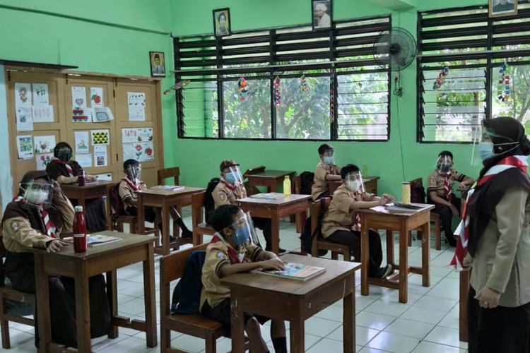 SDN Kenari 08 Jakarta Pusat mulai menjalani pembelajaran tatap muka pada Rabu (7/4/2021) pagi ini. 