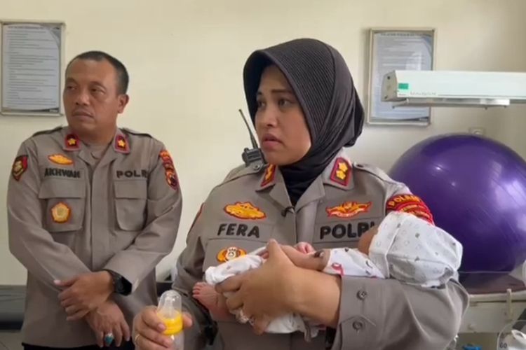 Bayi Berusia 5 Hari Terlantar di Terminal Pekalongan, Kapolres Jadi Ibu Asuh Sementara