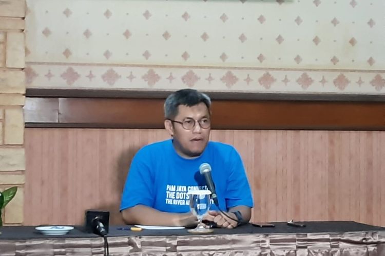Direktur Utama PAM Jaya Priyatno Bambang Hernowo dalam konferensi pers di Pulai Ayer, Kepulauan Seribu, Rabu (20/11/2019