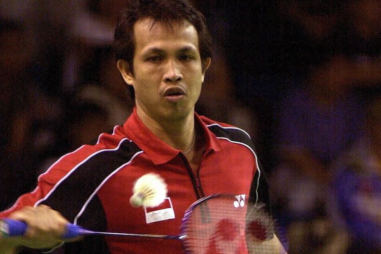 Salah satu penampilan Rexy Mainaky di laga final JVC Asian Badminton Championship di Stadon Indoor Senayan Jakarta, 3 November 2000. 