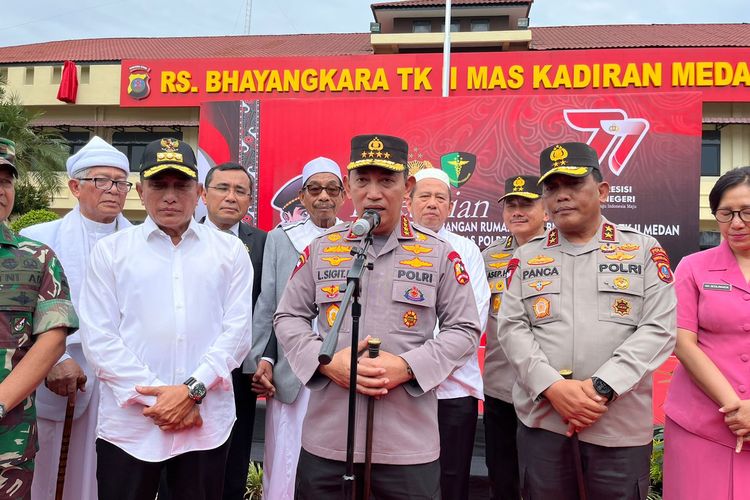 Kapolri Jendral Listyo Sigit saat menyampaikan keterangan pers di RS Bhayangkara Medan, Rabu (5/7/2023)