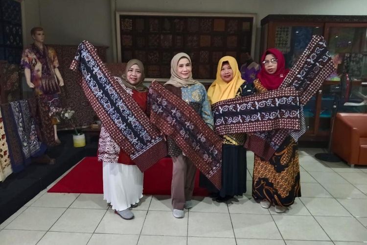 Tetap Aktif pada Usia 62 Tahun, Widya Kandhi Susanti Tekuni Batik dan Dampingi UMKM Kendal