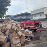 Kebakaran Gudang JNE Pekapuran, Petugas: Masih Ada Titik Api di Dalam Gedung