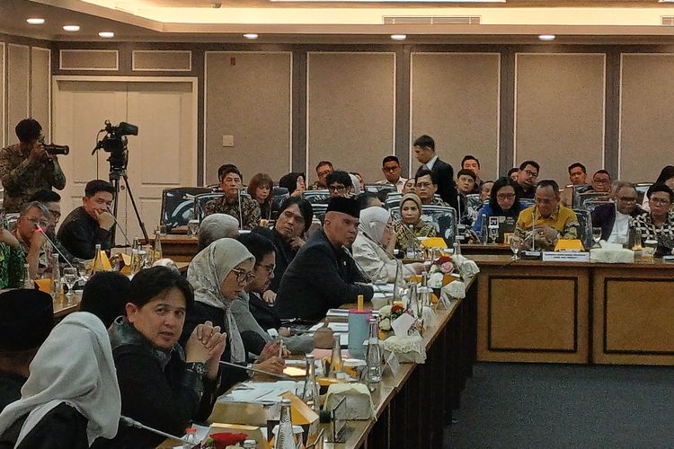 Momen Ahmad Dhani Nyaris Diusir dari Rapat RUU Hak Cipta karena Interupsi Ariel dan Judika