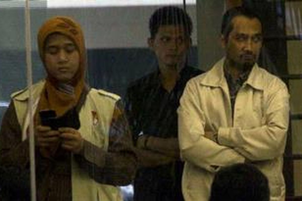 Pimpinan KPK, Abraham Samad, memimpin langsung penggeledahan Kantor Korps Lalu Lintas, Jakarta, Selasa, (31/7/2012). Penggeledahan ini diindikasi karena proyek pengadaan simulator kemudi motor dan mobil. 