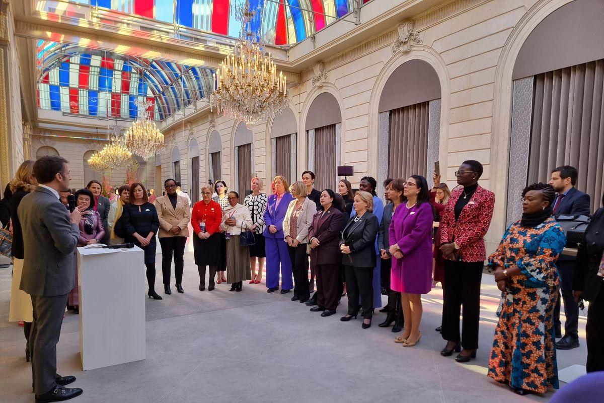 Ketua Dewan Perwakilan Rakyat (DPR) Republik Indonesia (RI) Puan Maharani saat bertemu dengan Presiden Prancis Emmanuel Macron dalam Konferensi Tingkat Tinggi (KTT) Ketua Parlemen Perempuan Dunia atau Women Speakers' Summit 2024 di Paris, Prancis. Pertemuan ini berlangsung di Elysee Palace atau Istana Presiden Prancis, Kamis (7/3/2024).