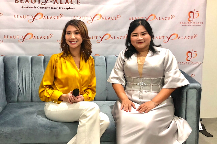 Kiri ke kanan (Euodia Octavia, Putri Indonesia Sulawesi Barat 2020, dr. Cynthia Lawrence, M. Biomed AAM di grand opening Beauty Palace Clinic, Penjaringan, Jakarta Utara, Selasa (21/3/2023).