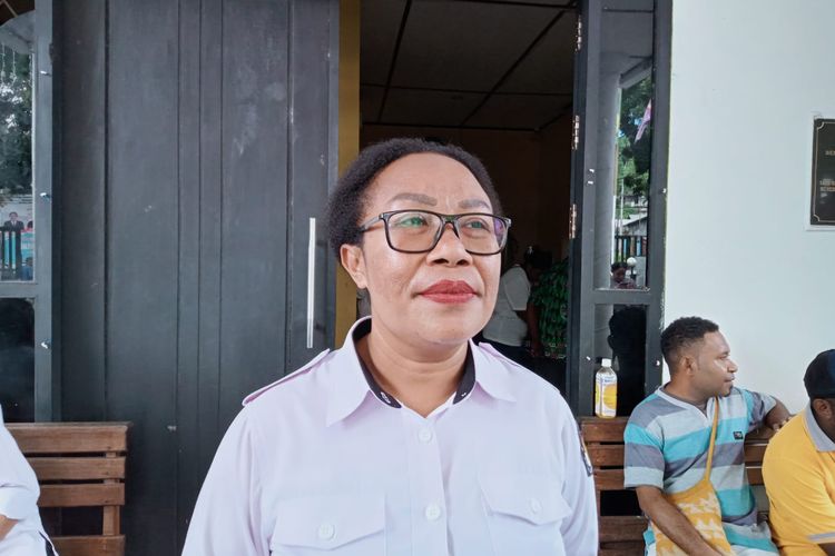 Ketua KPU Manokwari Cristin Ruth Rumkabu