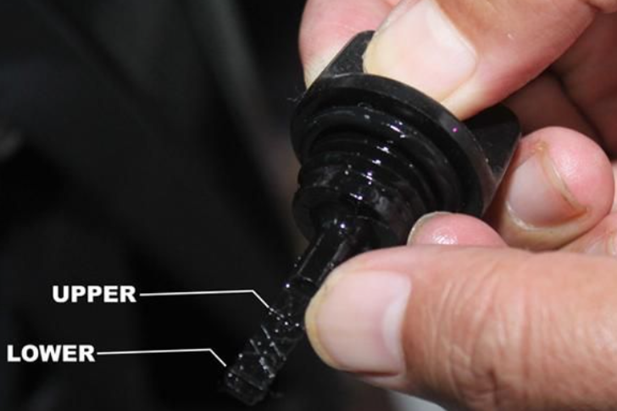 Ilustrasi dipstick oli mesin sepeda motor