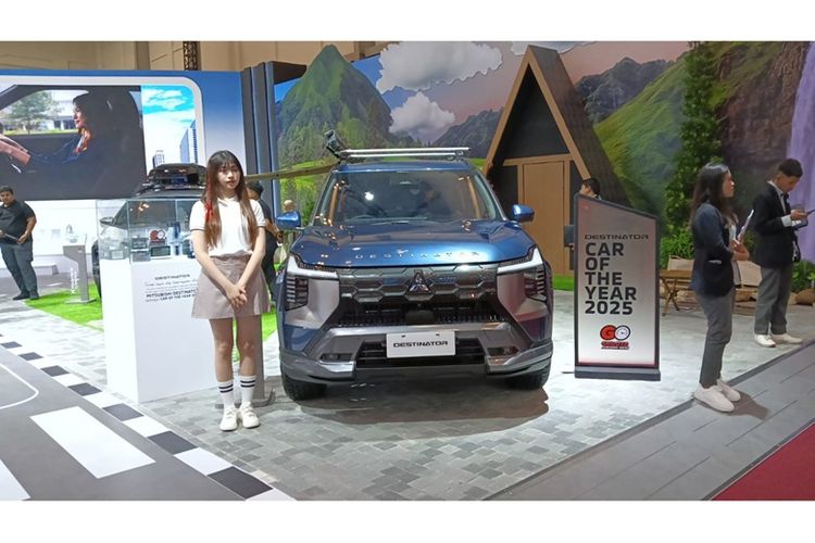 Mitsubishi Destinator sukses raih penghargaan bergengsi "Car of the Year 2025" dari GridOto Awards karena berbagai keunggulannya.