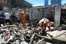 Garis Polisi Dilepas, Puing-puing Bekas Kebakaran di Menteng Atas Mulai Dibersihkan