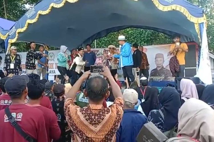 Ketua Tim Kampanye Daerah (TKD) Prabowo-Gibran Jawa Barat Ridwan Kamil dituduh melanggar aturan kampanye saat Jambore Badan Permusyawaratan Desa (BPD) di Tasikmalaya, Jabar.