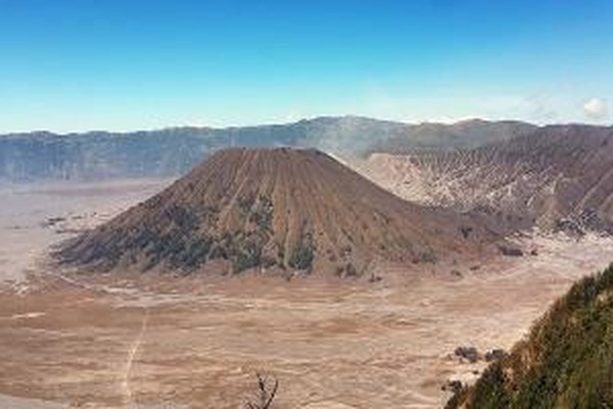 Gunung Batok dari ketinggian.