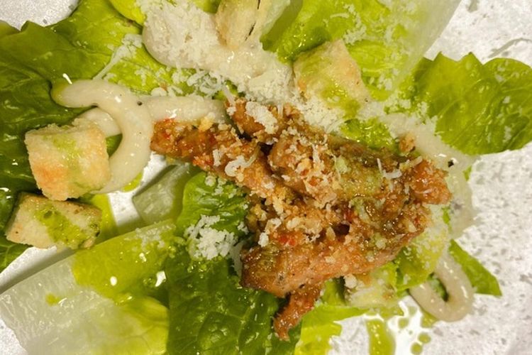 Caesar Salad Balinese Chicken