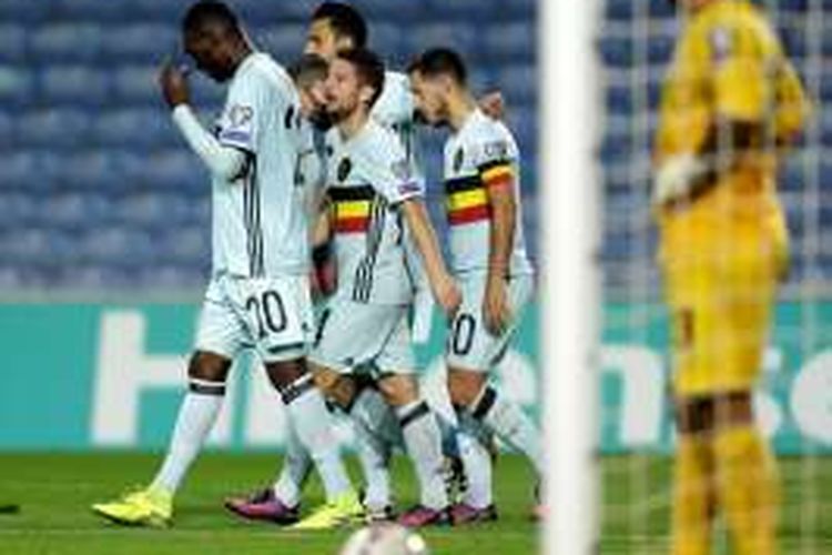 Para pemain Belgia merayakan gol Christian Benteke ke gawang Gibraltar pada partai Kualifikasi Piala Dunia zona Eropa di Stadion Do Algarve, Senin (10/10/2016).