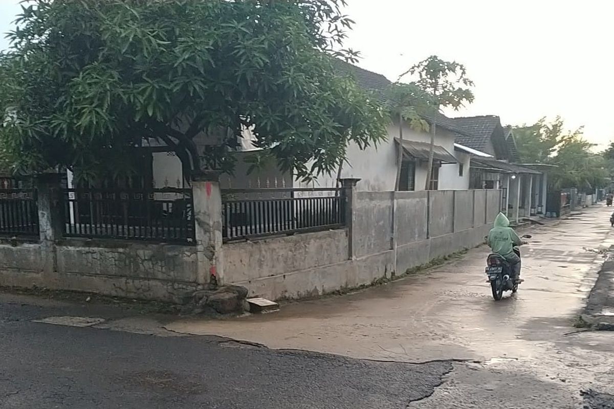 Kondisi Dusun Putat, Desa Manyaran, Kecamatan Banyakan, Kabupaten Kediri, Jawa Timur, sudah normal kembali, Senin (17/11/2025), usia tergenang banjir pada Minggu (11/16/2025). 