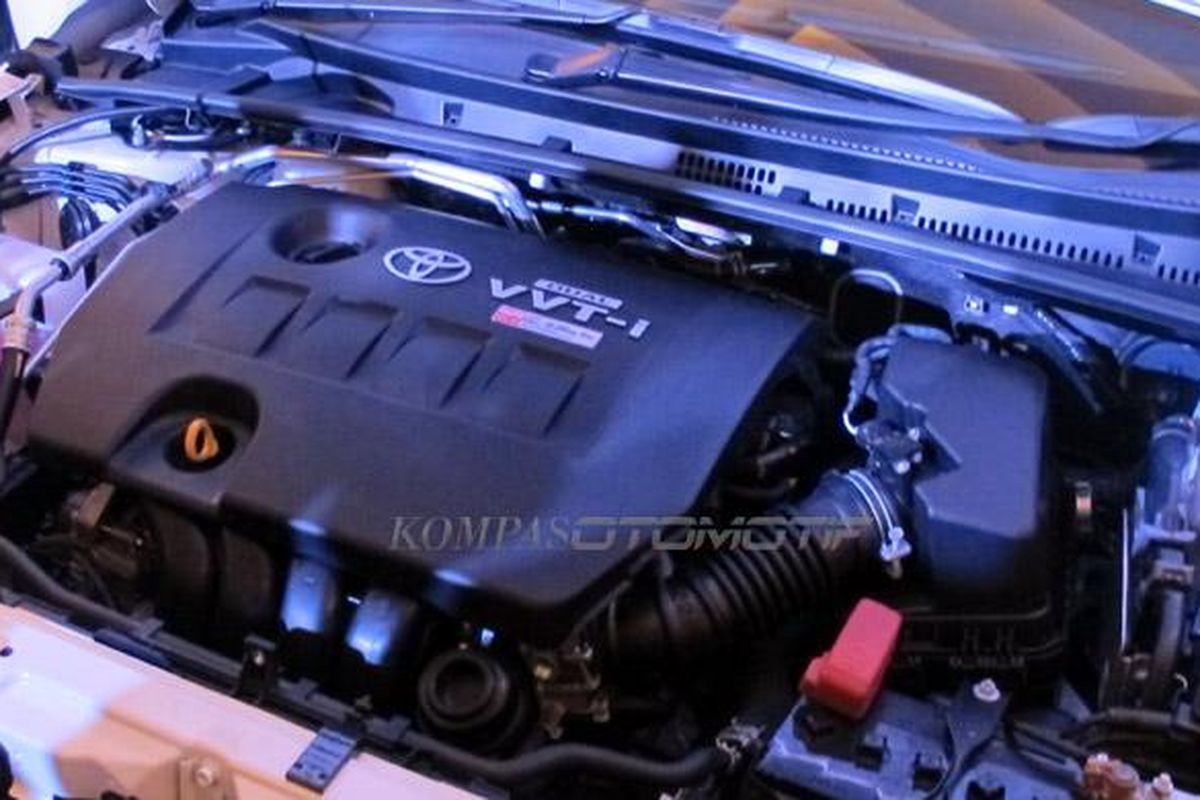 Mesin 2ZR-FE, 4-silinder, 16 Valve, DOHC, Dual VVT-i, 1.798 cc, menawarkan tenaga 151 PS dengan torsi 19.4 kg.m. 