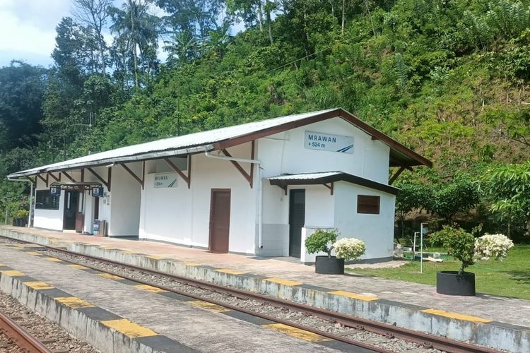 Stasiun Mrawan, stasiun tertinggi di wilayah Daerah Operasi (Daop) 9Jember dengan ketinggian 524 meter di atas permukaan laut. 
